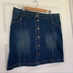 Reitmans - Stretch Denim Skirt with Buttons - Size 11